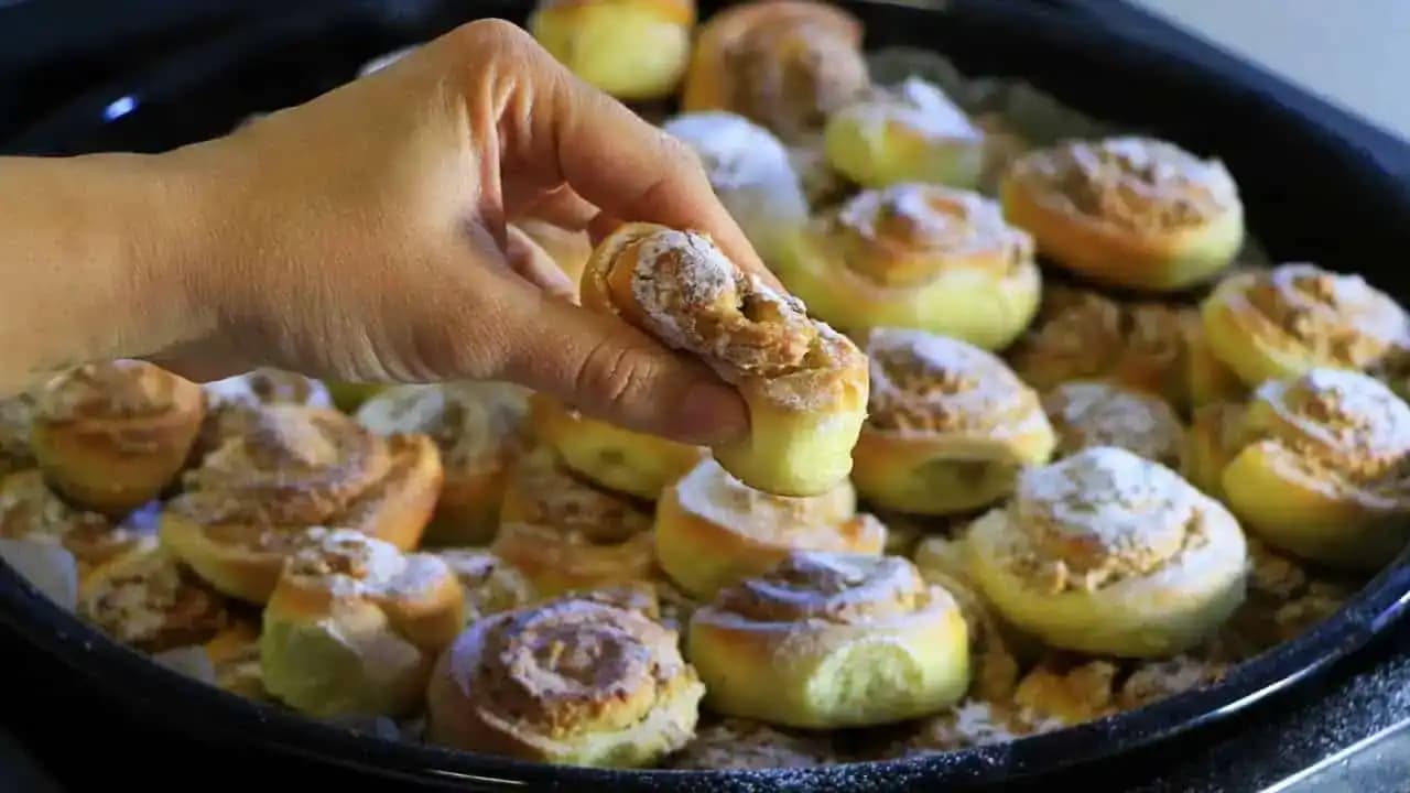 EXTRA rýchle slimáky s orechovou plnkou – jemné  ako pena: Toto cesto používam aj na štrúdle, buchty a rožky!