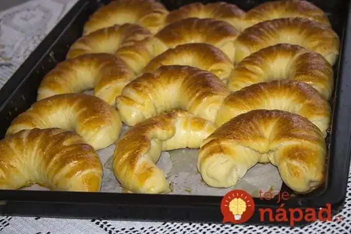 Hrnčekové mäkučké rožky z kyslej smotany – najlepší recept: Skúste ich s jablkovou a orechovou plnkou