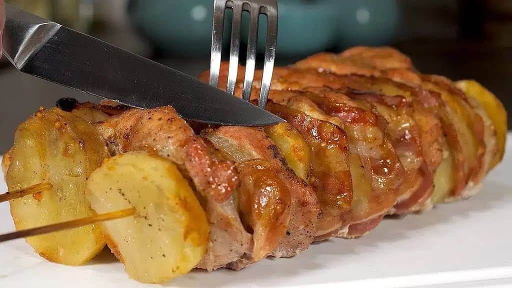 Z bravčového karé robím vynikajúce MÄSOVÉ špízy so zemiakmi: Veľmi chutný RECEPT ako z grilu!