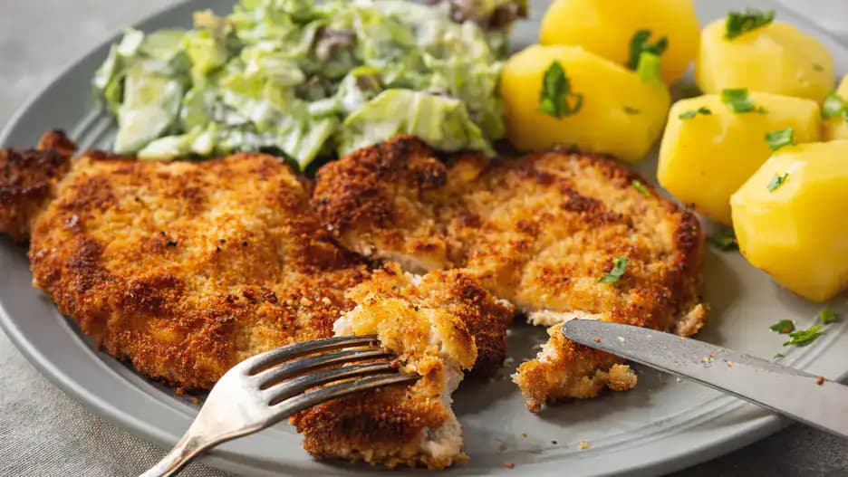 Nikdy ste nejedli také chrumkavé bravčové rezne: Tajomstvo je v jednej prísade do trojobalu