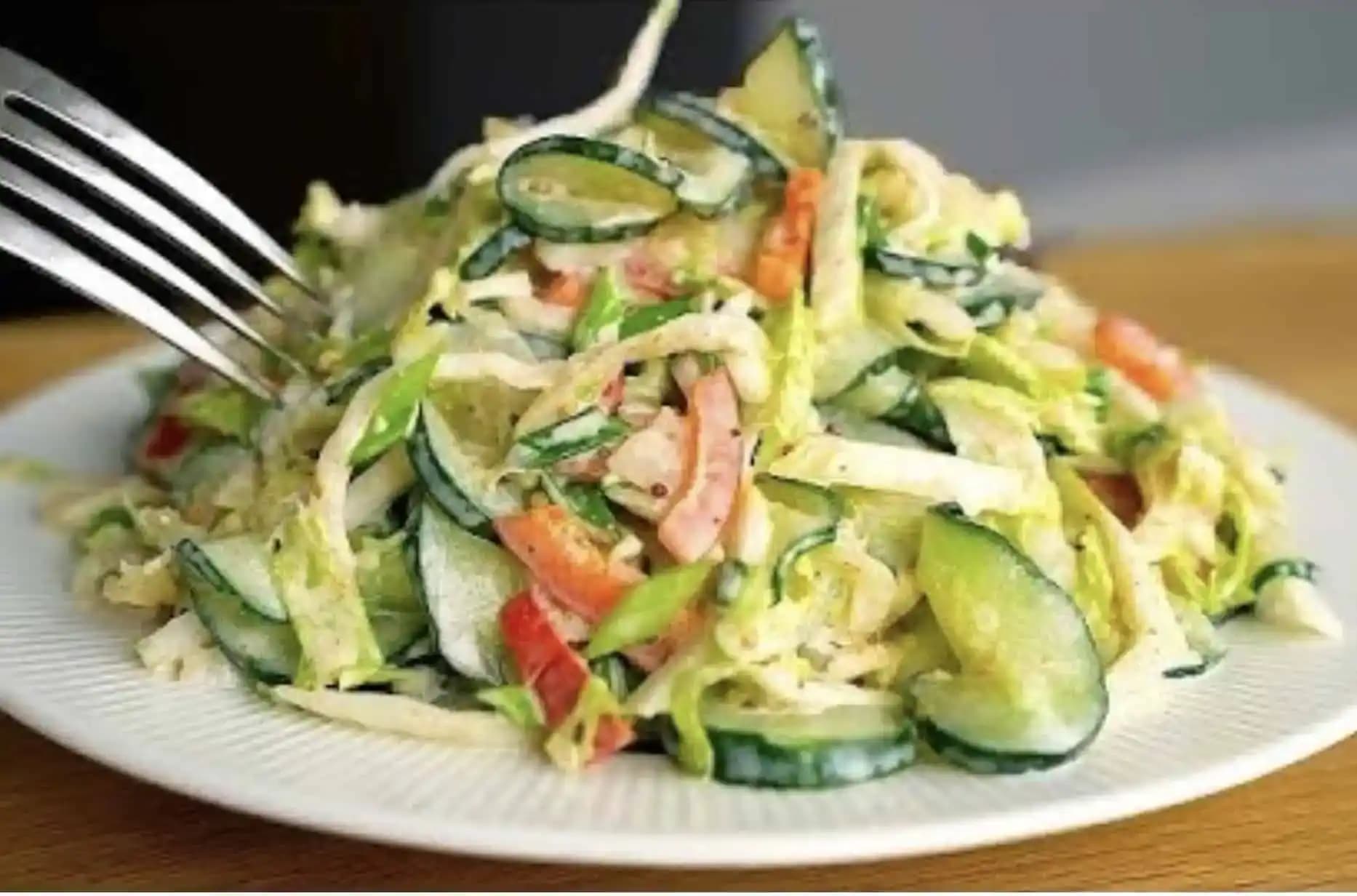 Moja mama schudla 2 kg za týždeň: Šalát, ktorý spaľuje brušný tuk!