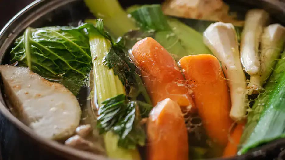 Zabudnutá prísada do vývaru: Babičky to pridávali na konci varenia, polievka bola číra, zlatistá a nesmierne chutná!