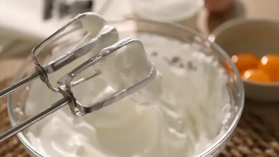 Zabudnite na stužovače a želatínu: Pridajte do smotany 1 lyžičku a ŠĽAHAČKA zaručene nespadne!