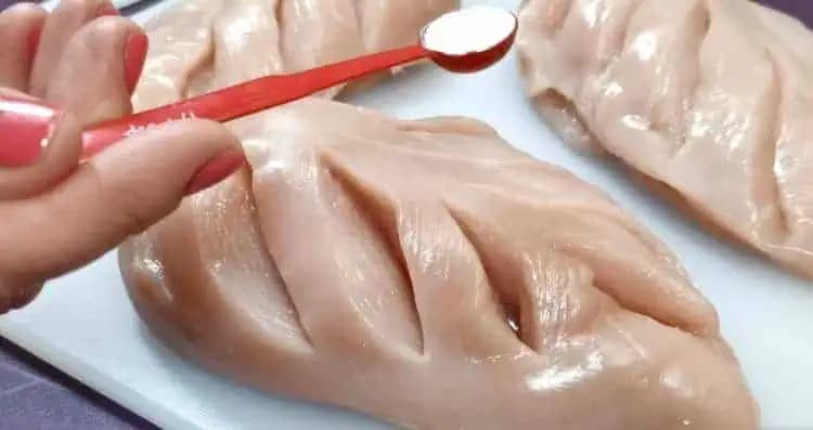 Pekelne dobré KURACIE rezne na plechu: Tajný trik šéfkuchára, s ktorým budú extra šťavnaté a chutné!