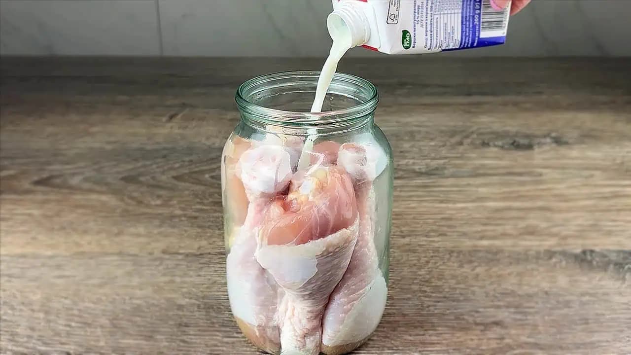 Zamestnanec reštaurácie mi prezradil tento trik: Takto robia kuracie stehná len skutoční gurmáni!