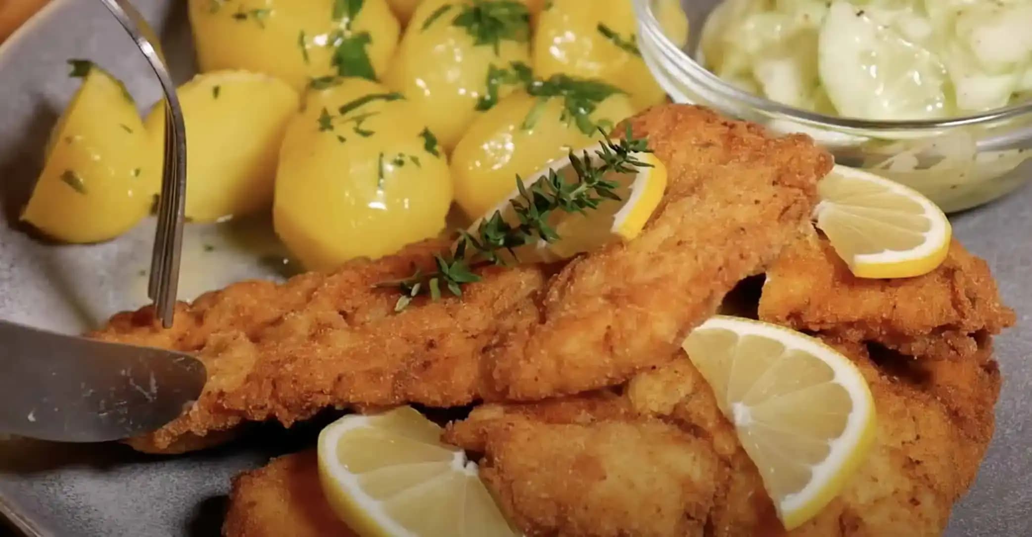 Tajný TRIK šéfkuchára na neskutočne mäkučké a šťavnaté rezne: Už nikdy viac vysušené mäso, odteraz ich robím už len TAKTO!