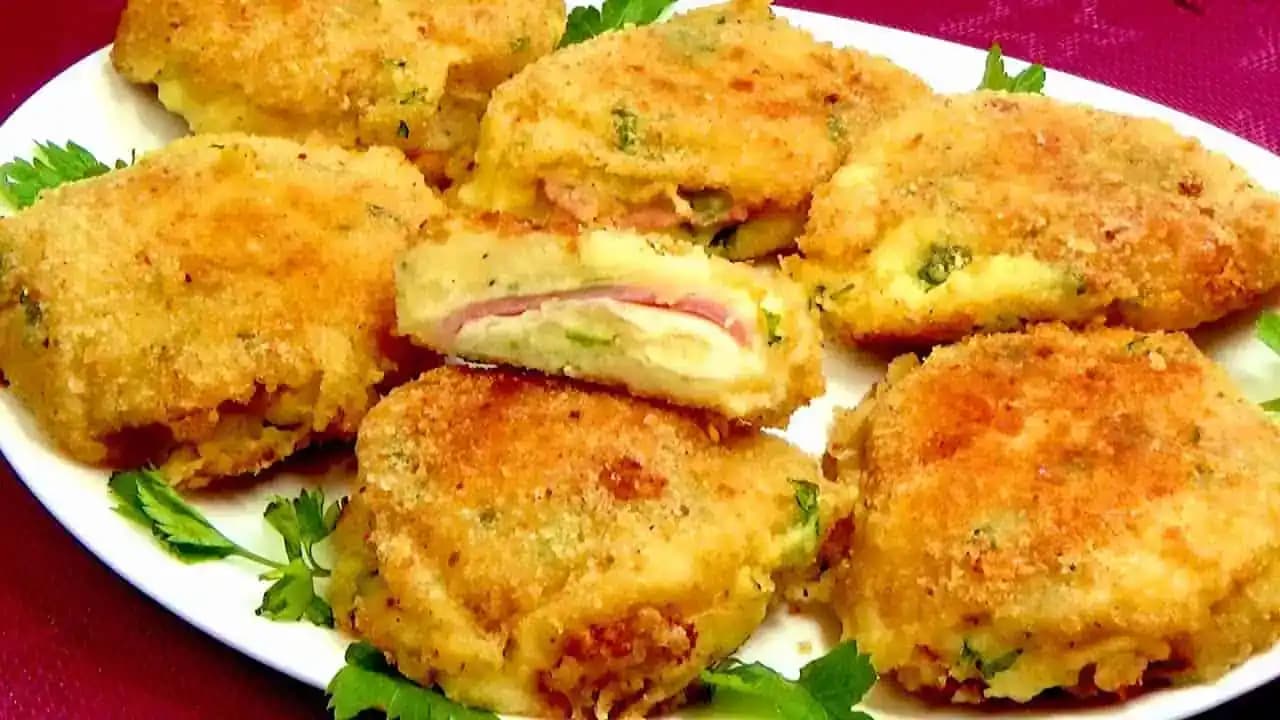 Sedliacke SMAŽENKY so šunkou a syrom: Nikdy som nejedla také dobré jedlo zo zemiakov, pár minút a výborný obed je hotový!