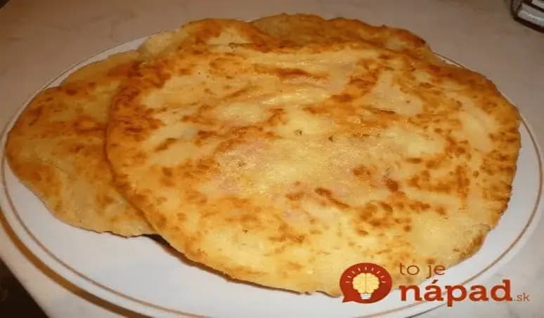 Lenivé kefírové placky plnené šunkou a syrom: Recept bez váhy a odmerky!