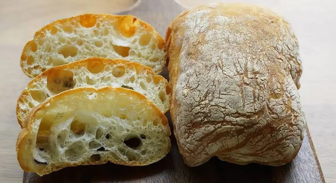 Chleba z obchodu už nekupujem, toto je jednotka: Úžasný taliansky chlebík bez miesenia, vnútri je samá bublinka!