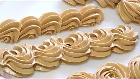 5-minútový salko krém: Najjednoduchší na svete a naplníte ním akýkoľvek dezert – fantastický aj na zdobenie!