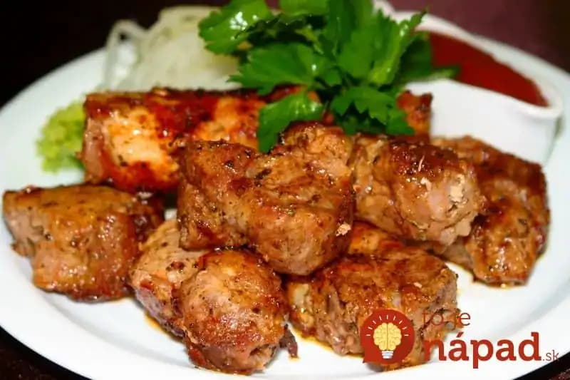 Strašne dobré nakladané mäsko na minútkovú prípravu: Iné recepty na marinádu už nepotrebujte, tejto sa žiadna nevyrovná!