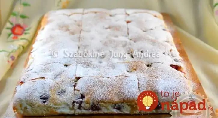 Najjemnejší koláč z kyslej smotany: Vanilkový krém je ukrytý priamo v ceste – neskutočná dobrota ku kávičke!