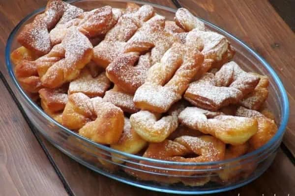 Zaručene najlepšie fánky na svete: To cesto z kyslej smotany je také výborné, že ich určite nebudete robiť len na fašiangy!