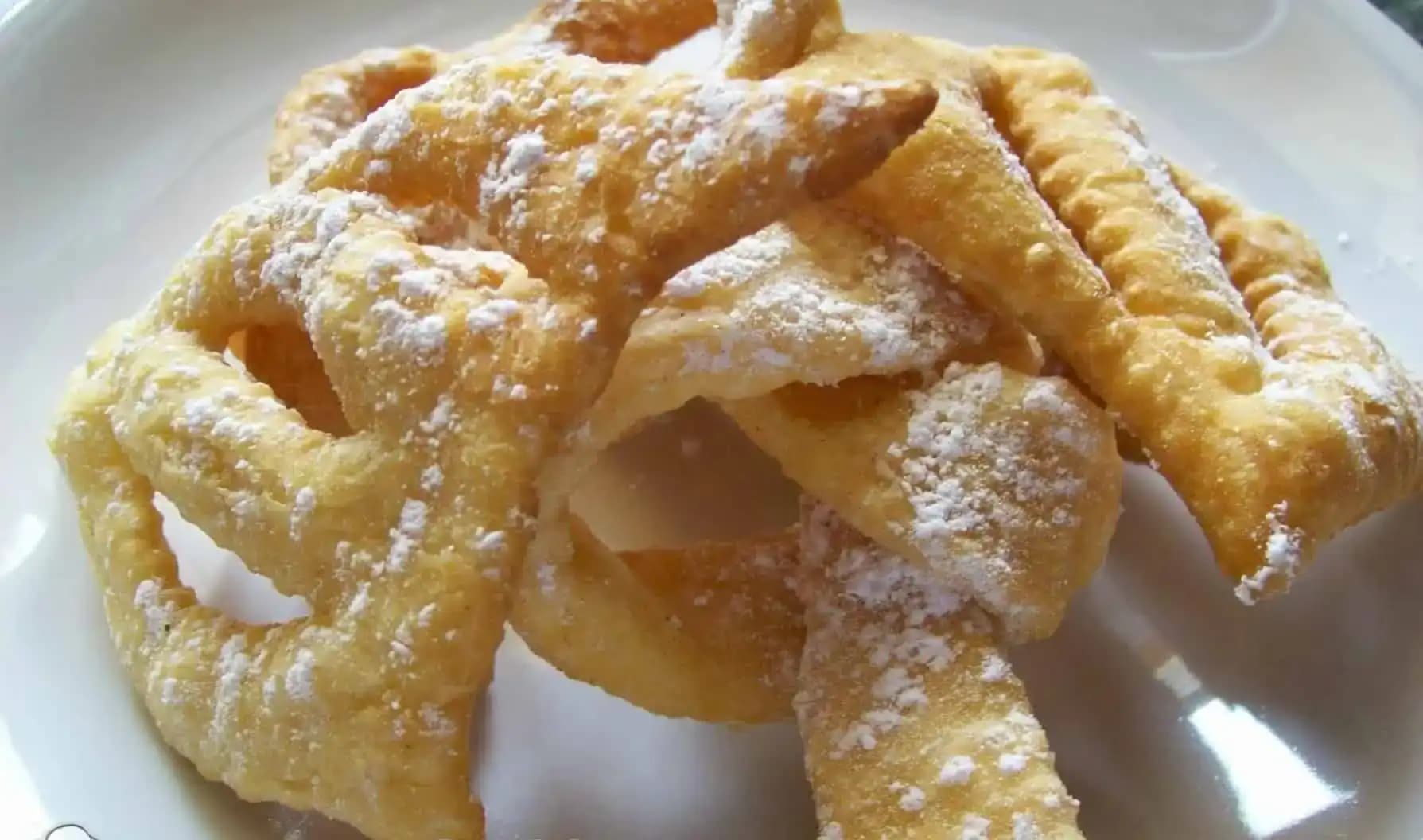 Recept na FAŠIANGOVÉ fánky ako páperie: Pridajte do cesta jednu prísadu a nebudú vôbec mastné!