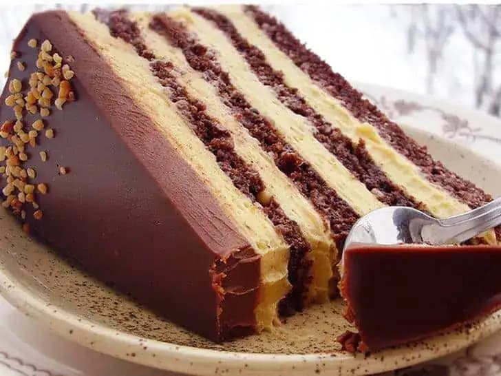 Miliónová KARAMELOVÁ torta s vôňou kávy: Jemná, lahodná a viete ju ľahko pripraviť – lepší dezert nemajú ani v cukrárni!