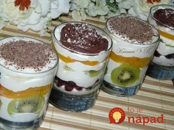Fitness dezert bez cukru: Tvarohovo-smotanové poháre s ovocím!