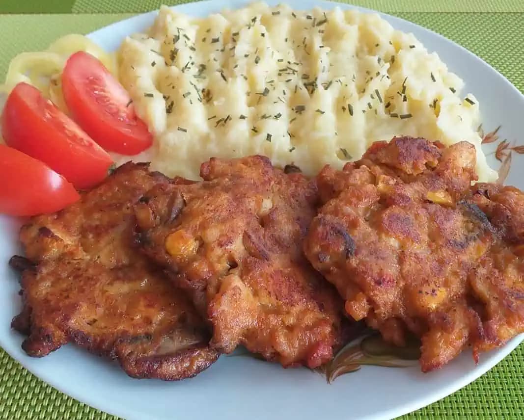 Strapaté kuracie rezne: Beriem 3 kusy kuracích rezňov a robím plnú misu strapatých rezňov!