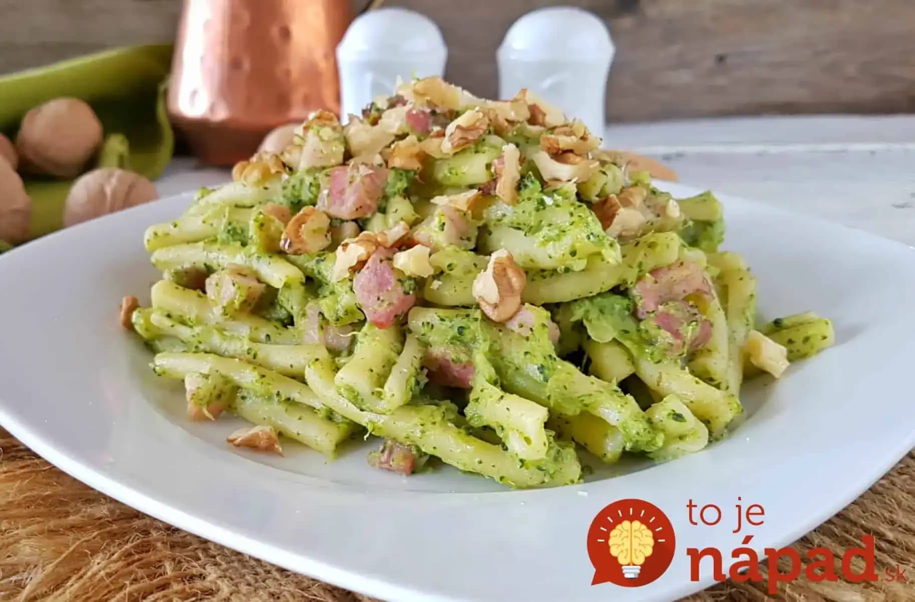 15-minútový obed, z ktorého nepriberiete: Brokolicové cestoviny so šunkou – krémové a pritom v nich nie syr ani smotana!