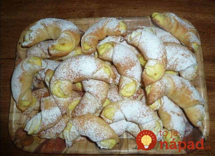 Úžasné a krehké rožteky ku kávičke, ktoré viete rýchlo pripraviť: Vykysnú až v rúre!