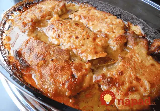 Farárske rezne: Úžasne šťavnaté a mäkučké mäsko s omáčkou na jednom pekáči!