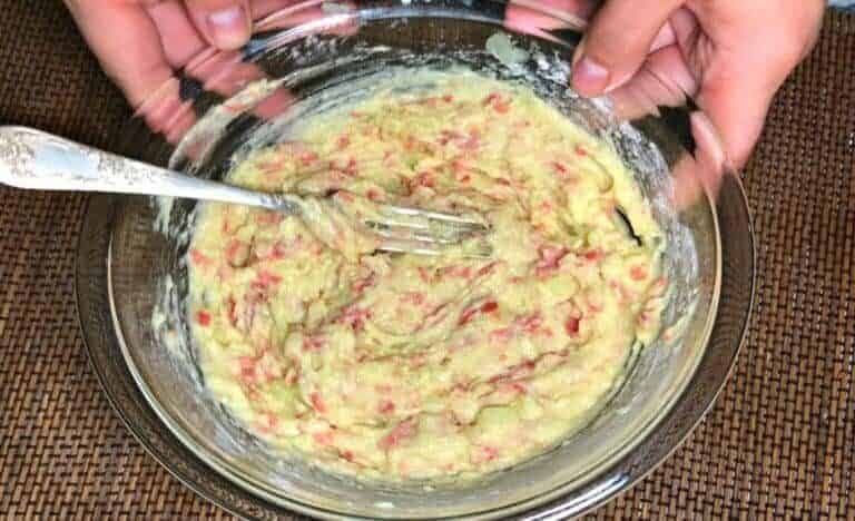 Všetci susedia pýtajú recept na tieto ZEMIAKY: 2 zemiaky, 1 vajce a trocha múky – lepšiu prílohu ste dávno nejedli!