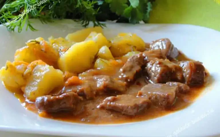 Minútkové bravčové kúsky na pive: Mäsko sa doslova rozpadá na jazyku