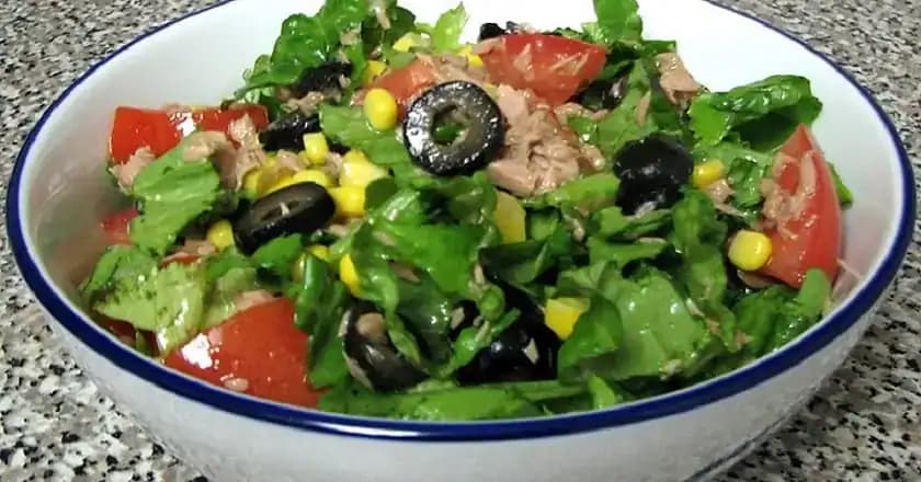 9 šalátov bez majonézy, kyslej smotany a syra: Môžete ich jesť aj o polnoci a stále chudnete!