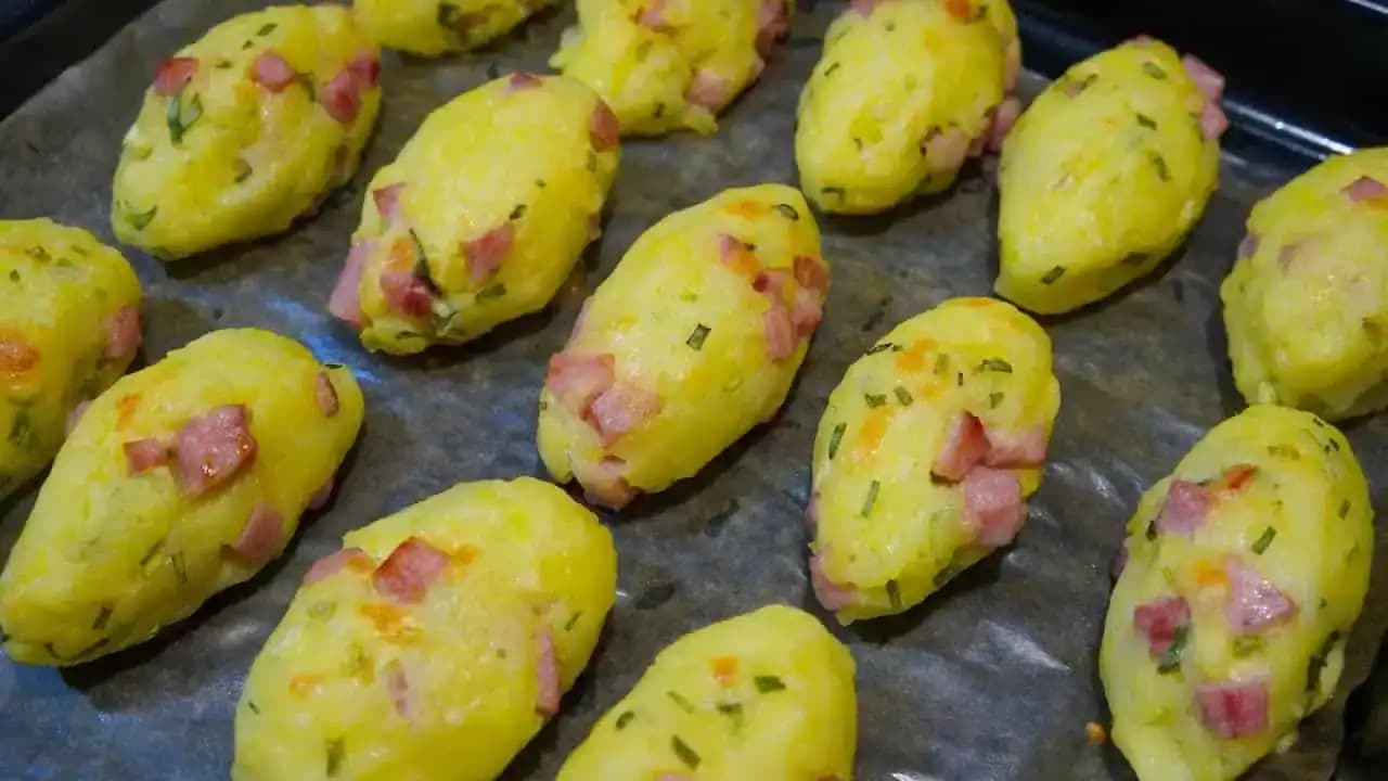 Zemiaky už nevyprážam, ale pripravujeme LEN takto: Najchutnejšie pečené zemiaky so syrom a cesnakom, aké ste kedy jedli!