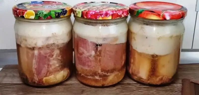 Mäso LEN natlačím do pohára spolu s cesnakom a varím takto už 40 rokov: TU je recept na najväčšiu pochúťku pod slnkom!