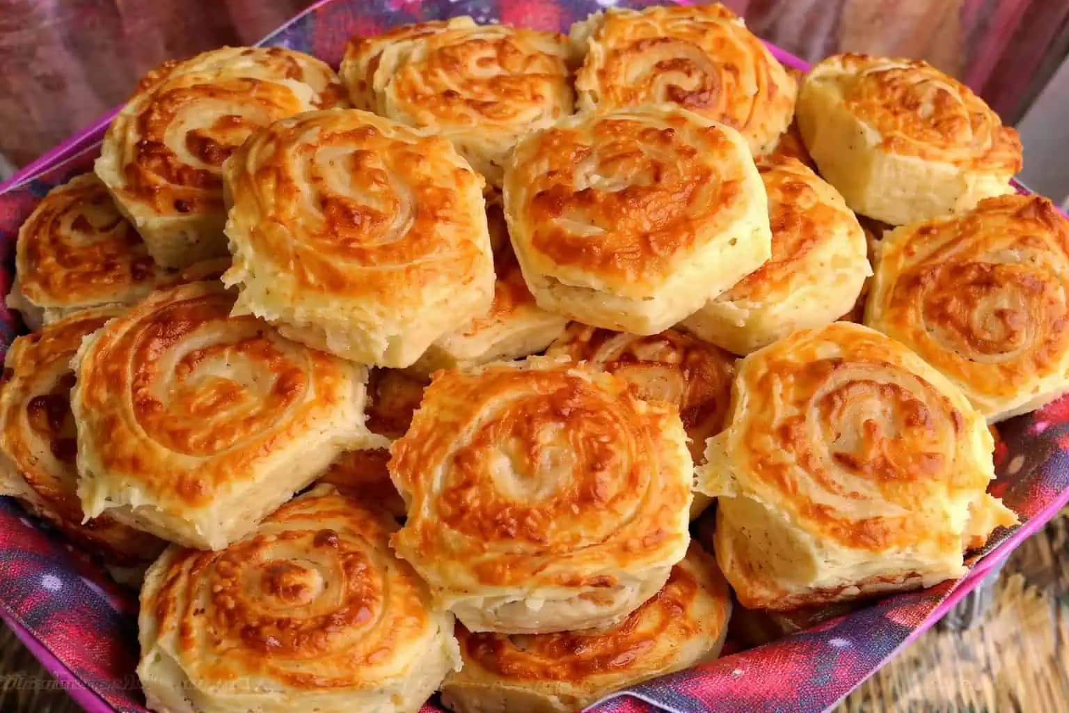 Mäkučké syrové slimáky s kyslou smotanou: Neopísateľne chutné pečivo, mäkučké aj po troch dňoch!