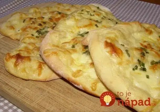 Namiesto chlebíka: Mäkučké jogurtové placky so syrom, pečené v rúre!