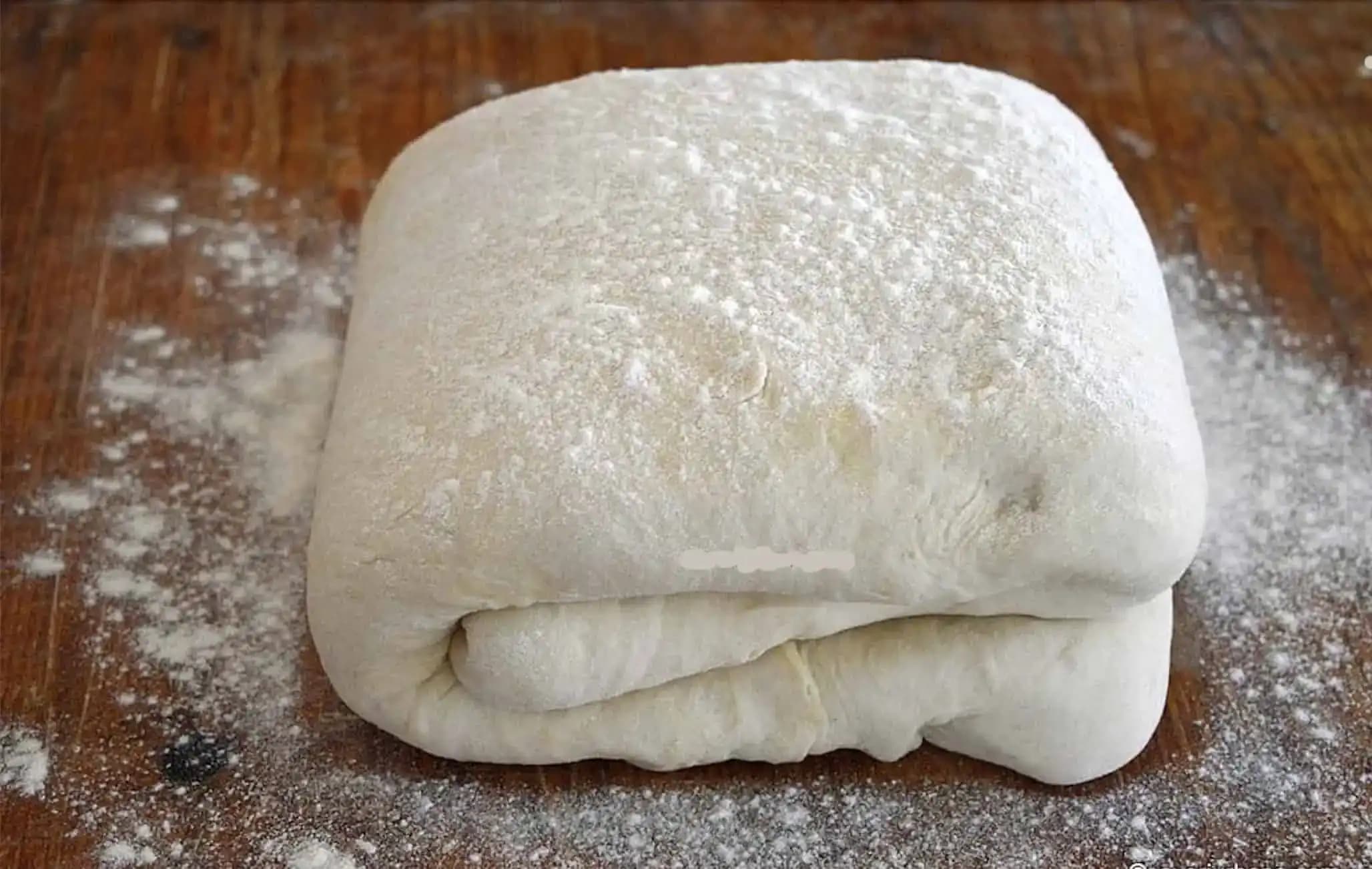 100-ročný RECEPT na pľundrové cesto s maslom (bez vajec) na všetko domáce pečivo: Zabudnite na lístkové, z toho upečiete VŠETKO!