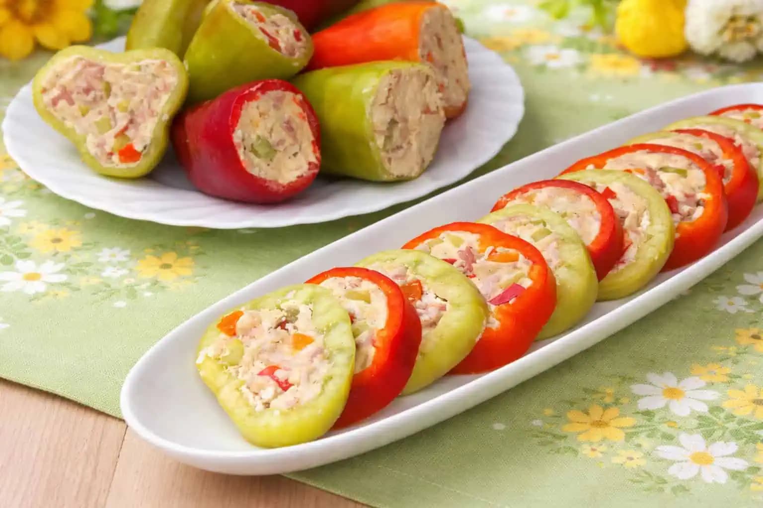 Vynikajúci tip na skvelé veľkonočné pohostenie: Jarné plnené papriky  „na studeno“ chutia výborne a máte ich hotové raz-dva!