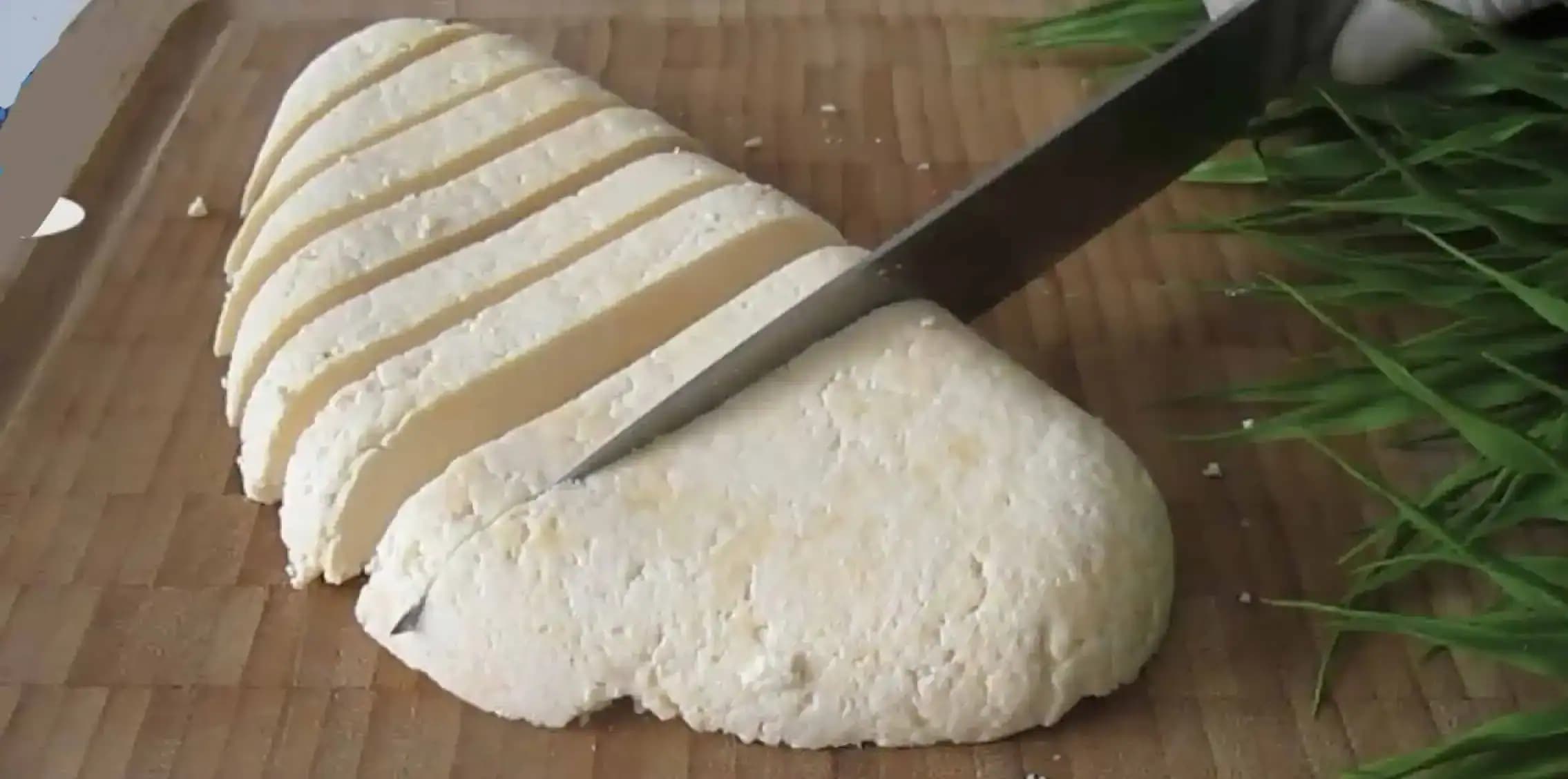 Nalejem vajcia do vriaceho mlieka a robím takto vždy na VEĽKÚ NOC: Výsledok vás okamžite nadchne!