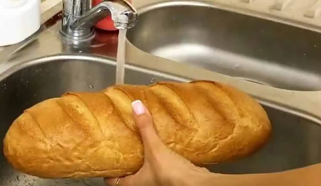 Vezmite starý chlieb a zalejte ho vodou z vodovodu: Kiež by mi tento trik niekto ukázal už skôr!