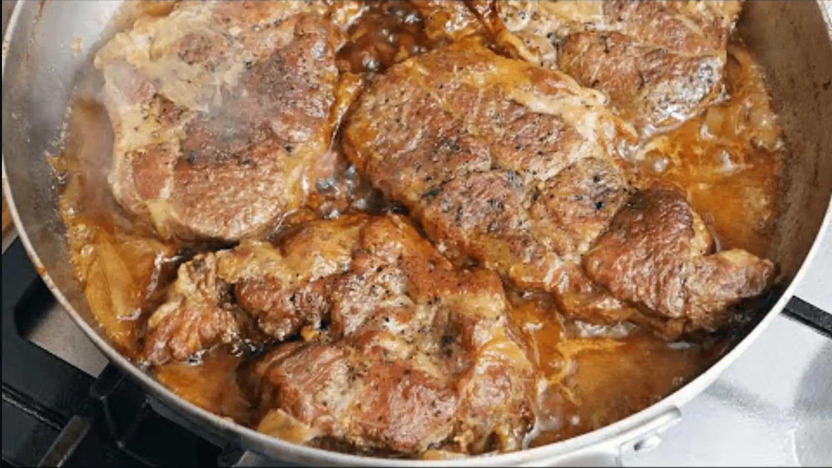 Bravčová krkovička, ktorá sa vám rozplynie v ústach: Najjednoduchší recept z bravčového mäsa!