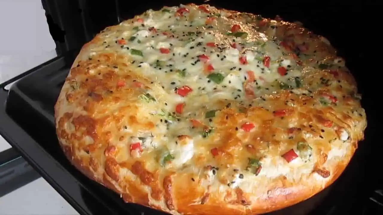 Už ste mali niekedy BALKÁNSKY syrový posúch? Všetko stačí len zmiešať a dať do rúry…Chutí báječne!