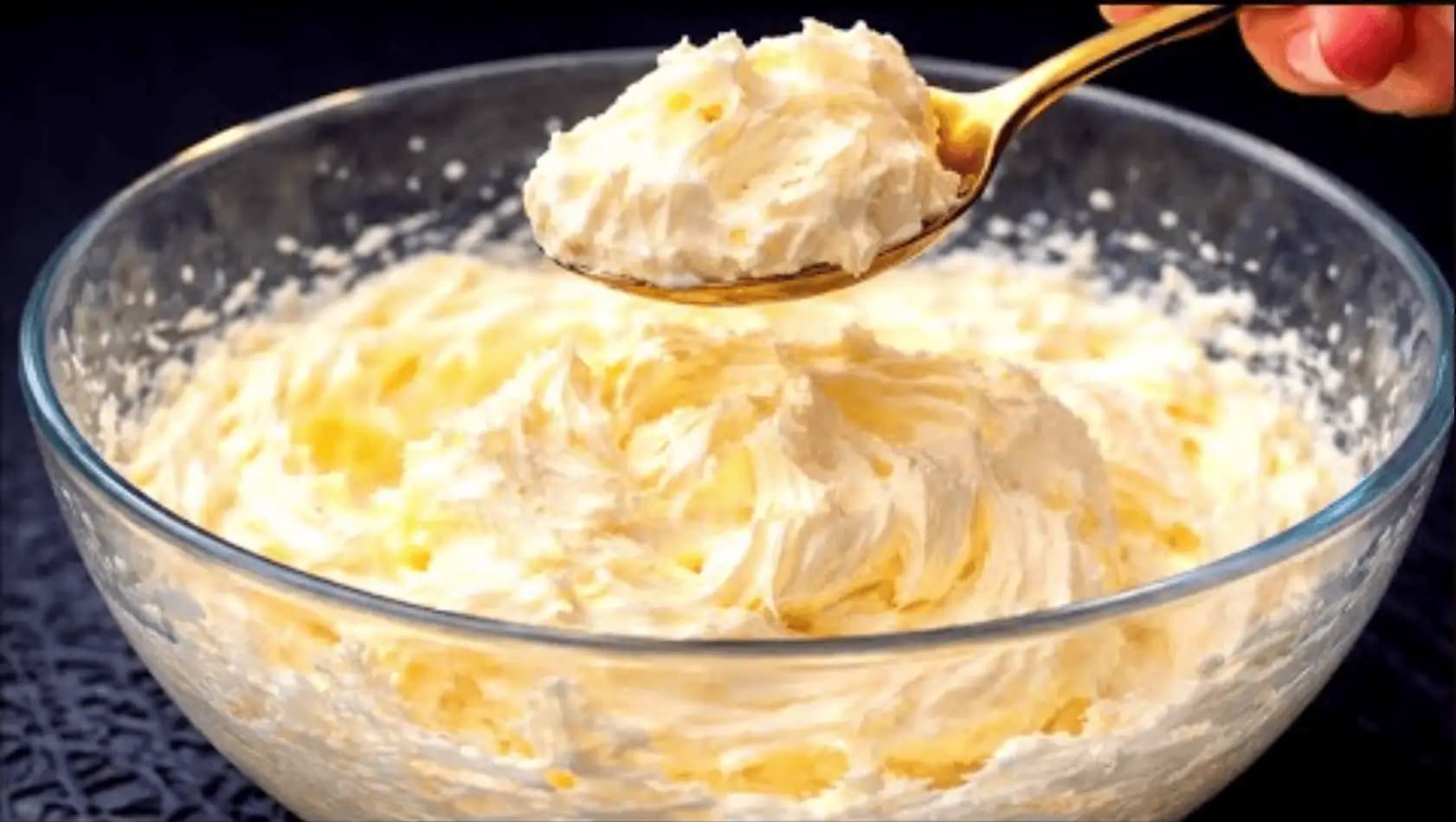 Krém na torty a koláče SNEHULIENKA: Bez múky, škrobu, ľahký a jemný ako vánok!