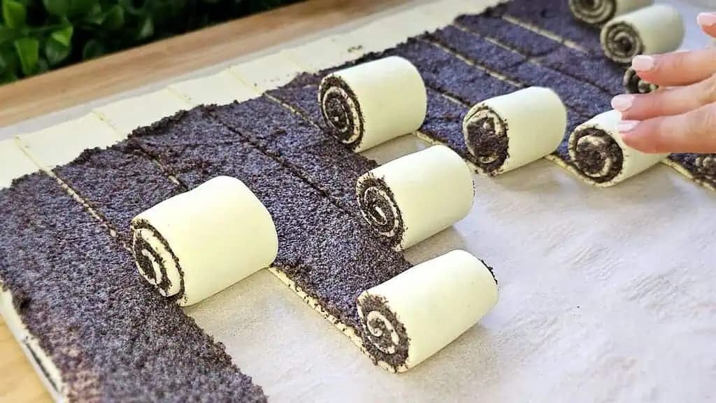 Máte doma LÍSTKOVÉ CESTO a mak? Geniálny dezert za 10 minút!