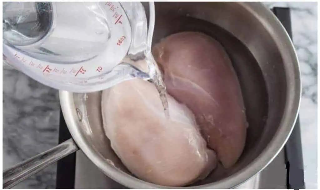 Tajný trik na prípravu kuracích pŕs, ktorý skoro nikto nepozná: Vďaka nemu je mäsko oveľa šťavnatejšie a jemnejšie!