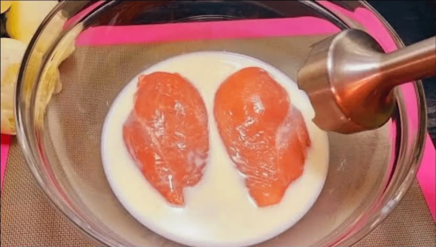 Do mixéra som dala 2 kuracie REZNE a mlieko: Za týmto nápadom sa idú všetci doma zblázniť – podávajte na obed aj večeru!