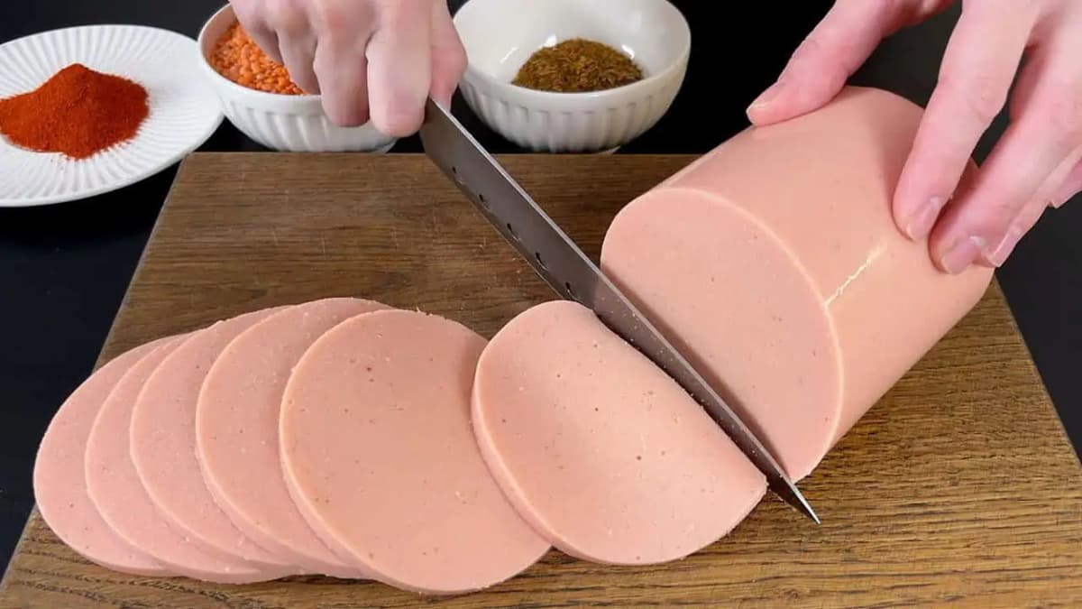 LEN šošovica a korenie: Fantastická FALOŠNÁ saláma! Úplne bez mäsa, chutí fatasticky a je plná bielkovín!