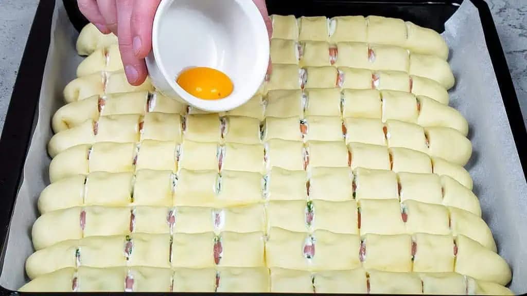 Deti už nechcú ani PIZZU, toto predjedlo má najväčší úspech: Plnný plech zmizol za 5 minút – jednoduchý RECEPT!