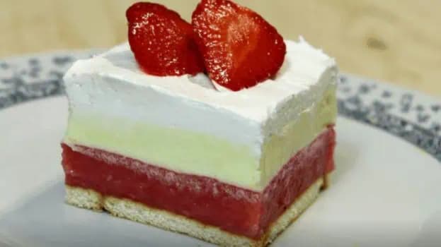 Nepečený zákusok „Jahodový tanec“: Recept pobláznil celú rodinu – pečenú tortu si nikto ani nevšimol, každý chcel len toto!