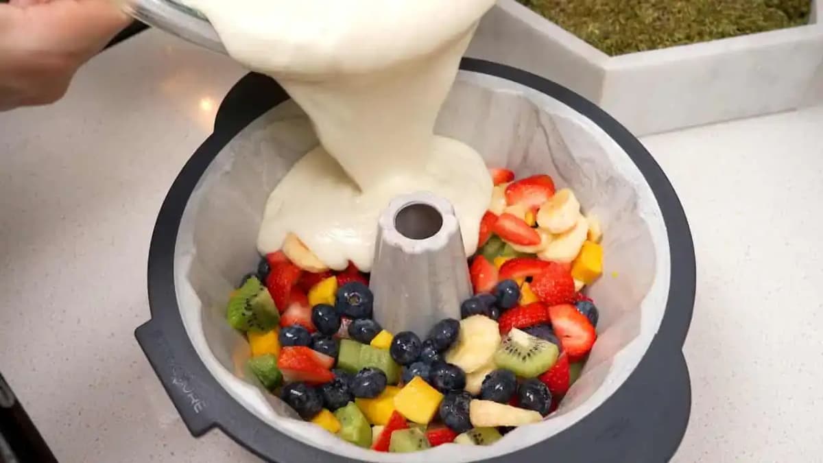 Úžasná maškrta z kyslej smotany a ovocia za 10 minút: Rýchly RECEPT na fantastický dezert!