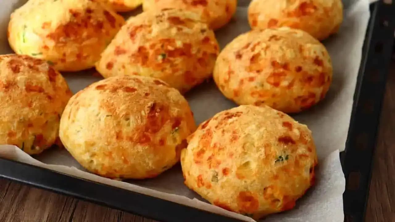 Máte doma SYR, 3 vajcia a trochu múky? Pripravte tento neuveriteľne lahodný RECEPT v rúre: Vynikajúci nápad!