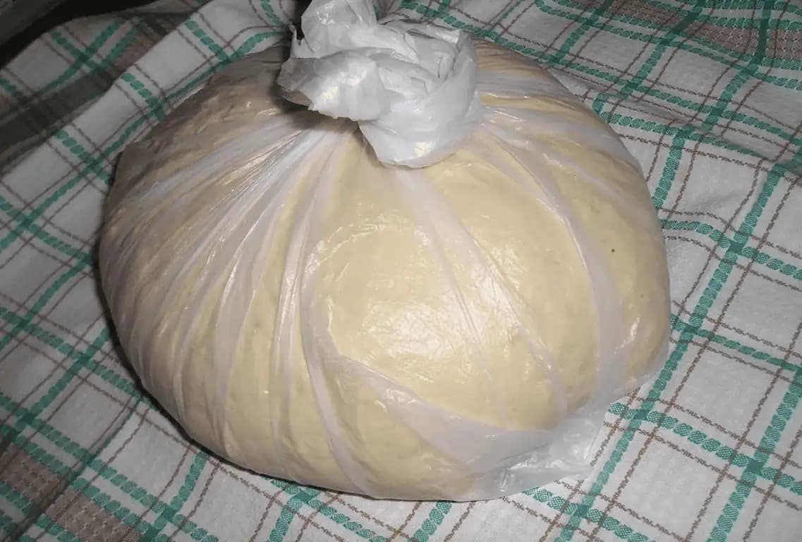 Zapíšte si tento recept na Magické cesto: Vydrží aj 5 dní a je ideálne na sladké pečivo, pizzu, pagáče – VIDEO RECEPT