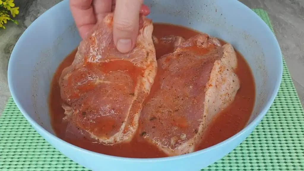 Tento recept z bravčového som sa naučila v reštaurácii a je to NESKUTOČNÁ pochúťka: Dajte ho na plech takto, väčšiu dobrotu ste nejedli!
