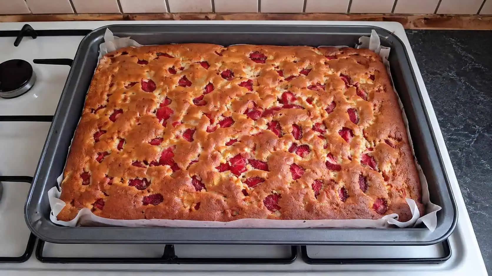 Bublanina s tvarohom, kyslou smotanou a extra nadýchaným cestom!