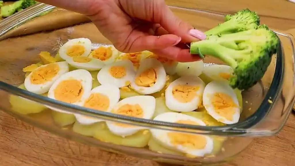 Tento kastról s BROKOLICOU a syrom robím každý týždeň, tak je výborný: Pochúťka, ktorá tromfne aj klasické francuzáky!
